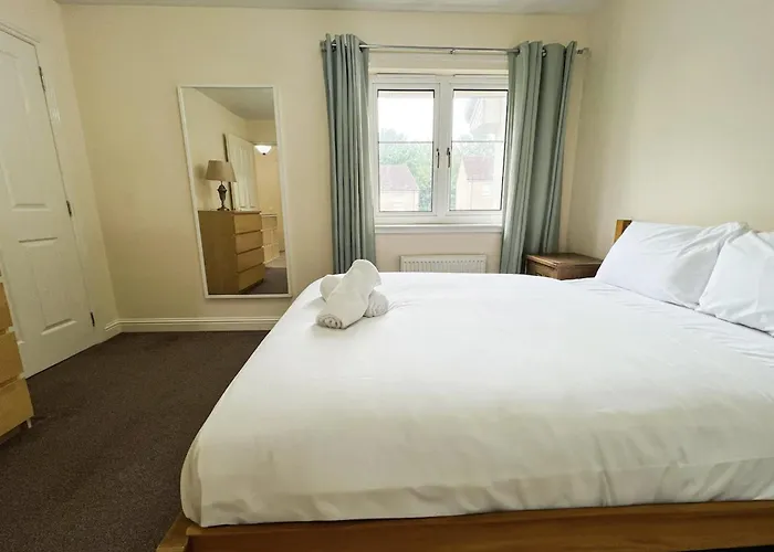 Glasgow Central - Entire House - Free Parking , Free Super Fast Wifi , Private Garden & Parking Security